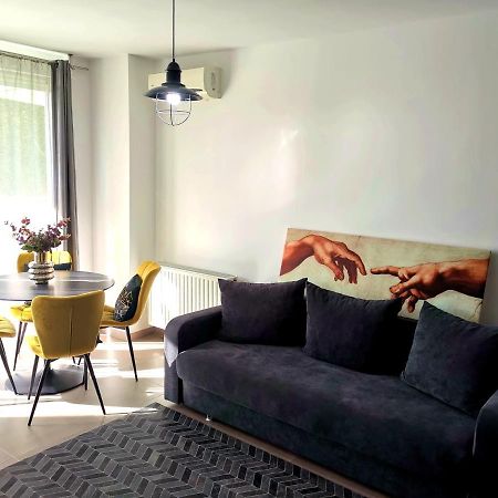 Caraway Apartment Орадя Екстер'єр фото