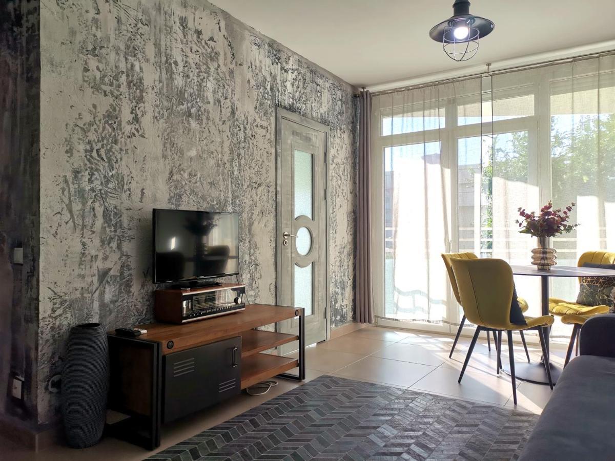 Caraway Apartment Орадя Екстер'єр фото